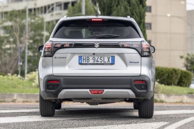 Suzuki S-Cross Hybrid posteriore