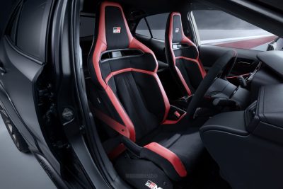 Toyota GRMN Corolla sedili anteriori