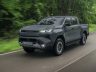 Toyota Hilux BEV su strada