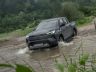 Toyota Hilux BEV in un guado