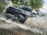 Toyota Hilux BEV in un guado