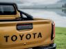 Toyota Hilux Hybrid 48 V Invincible sponda posteriore