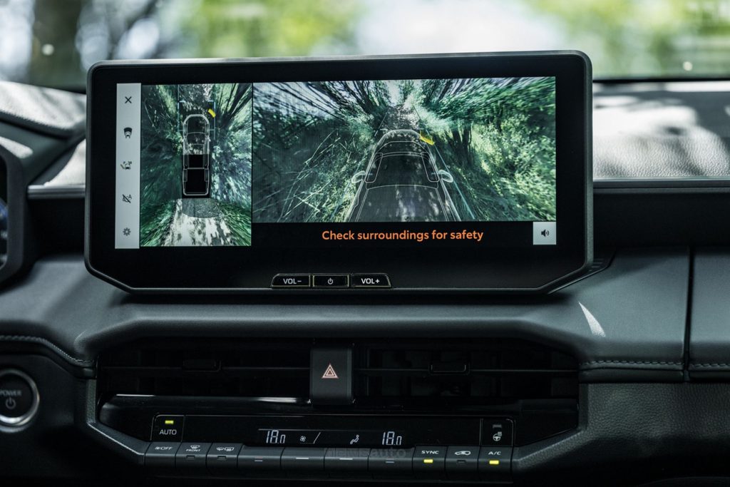 Toyota Hilux Hybrid 48 V Invincible immagini della telecamera 360°