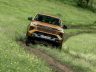 Toyota Hilux Hybrid 48 V Invincible in azione sullo sterrato