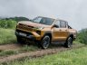 Toyota Hilux Hybrid 48 V Invincible in azione sullo sterrato