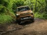 Toyota Hilux Hybrid 48 V Invincible in azione sullo sterrato