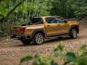 Toyota Hilux Hybrid 48 V Invincible in azione sullo sterrato