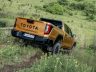 Toyota Hilux Hybrid 48 V Invincible in azione sullo sterrato