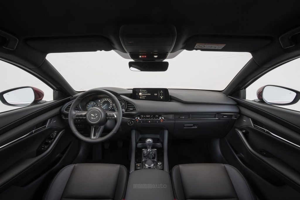L'abitacolo della Mazda3 2027