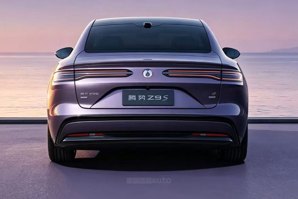 Denza Z9S berlina elettrica da oltre 1.200 CV di BYD
