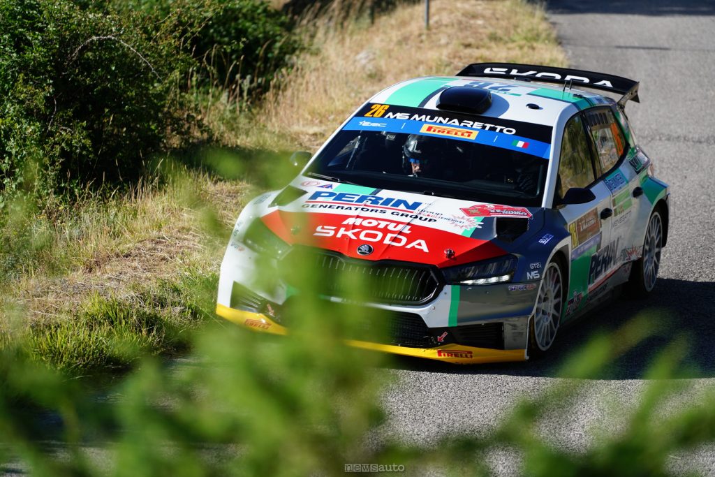 Sulla SKODA n° 26 l'equipaggio Bostjan Avbelj ed Elia De Guio giunto al terzo posto assoluto della edizione 2026 del Rally di Roma Capitale.
