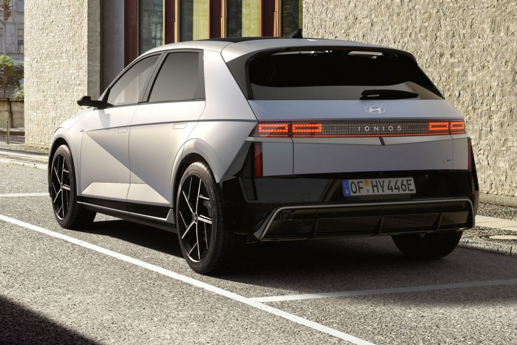 Hyundai Ioniq 5 2027 posteriore 3/4
