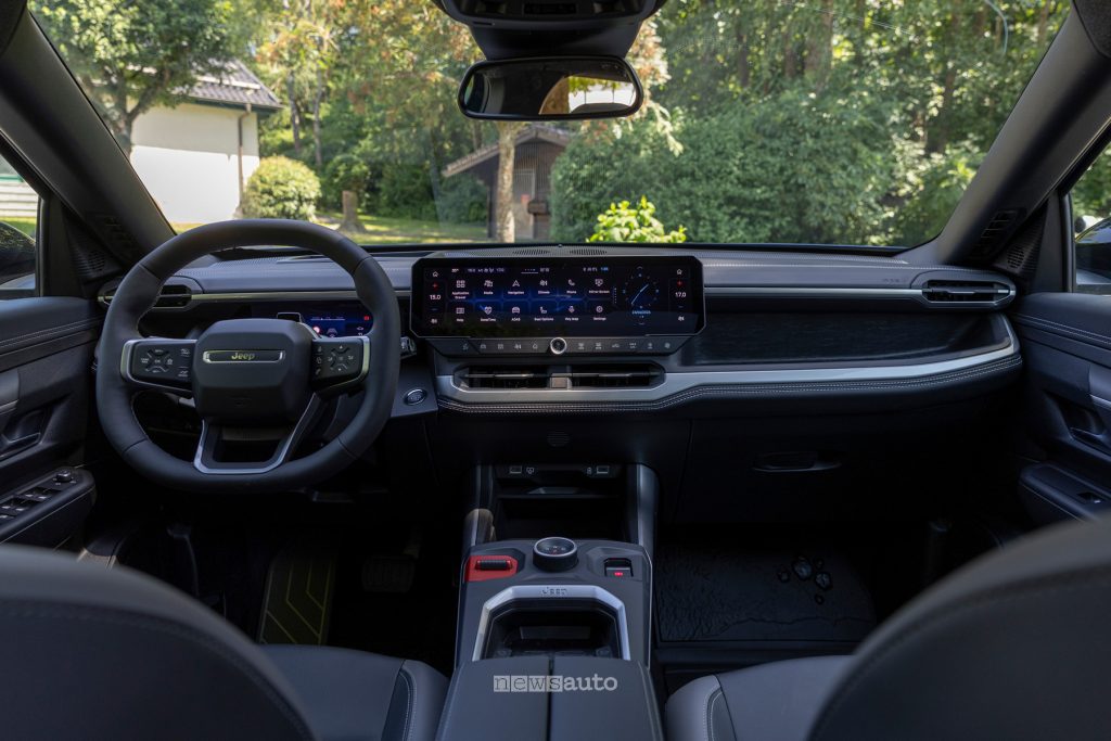 Jeep Compass e-Hybrid Plug-In 2026 interni