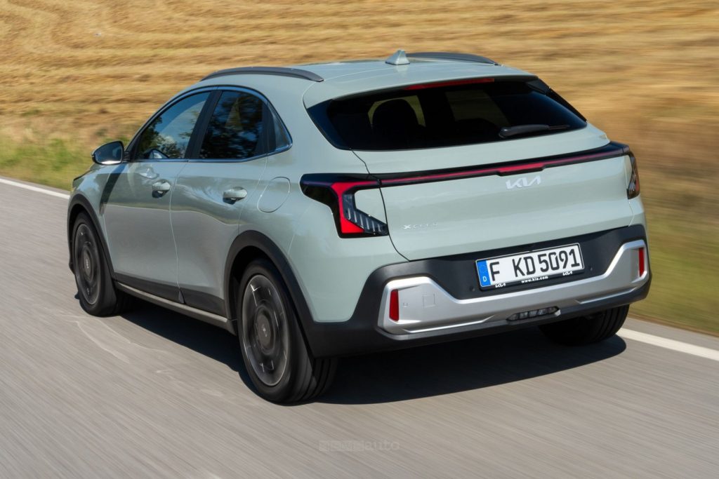 Nuova Kia Xceed 2027 su strada