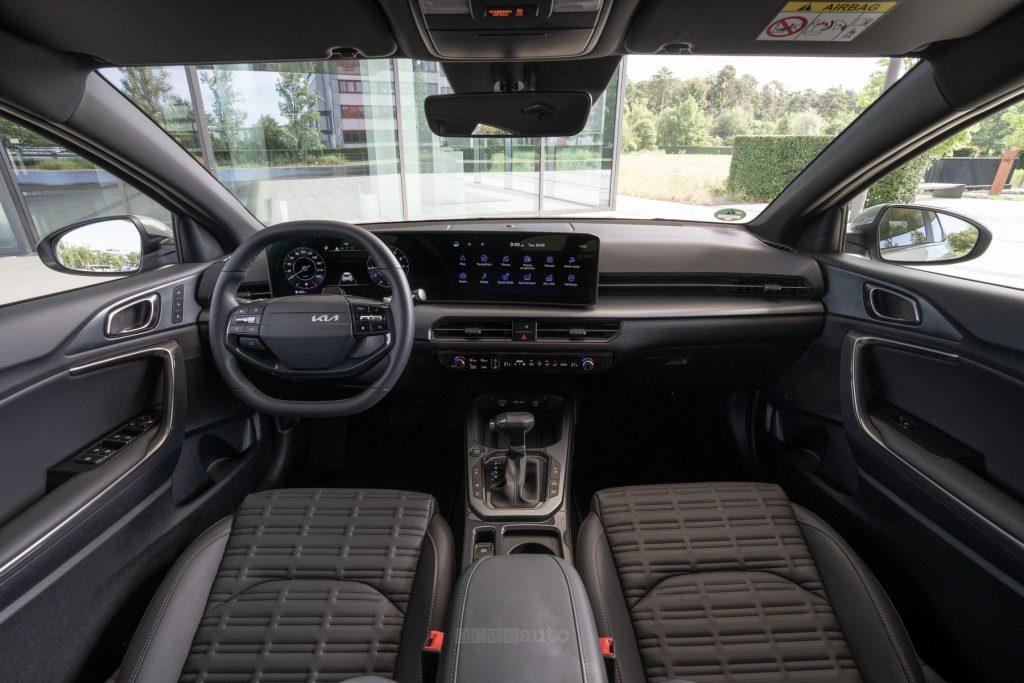 Nuova Kia Xceed 2027 plancia abitacolo