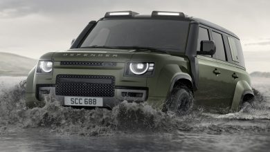 Land Rover Defender Octa in azione in guado