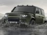 Land Rover Defender Octa in azione in guado