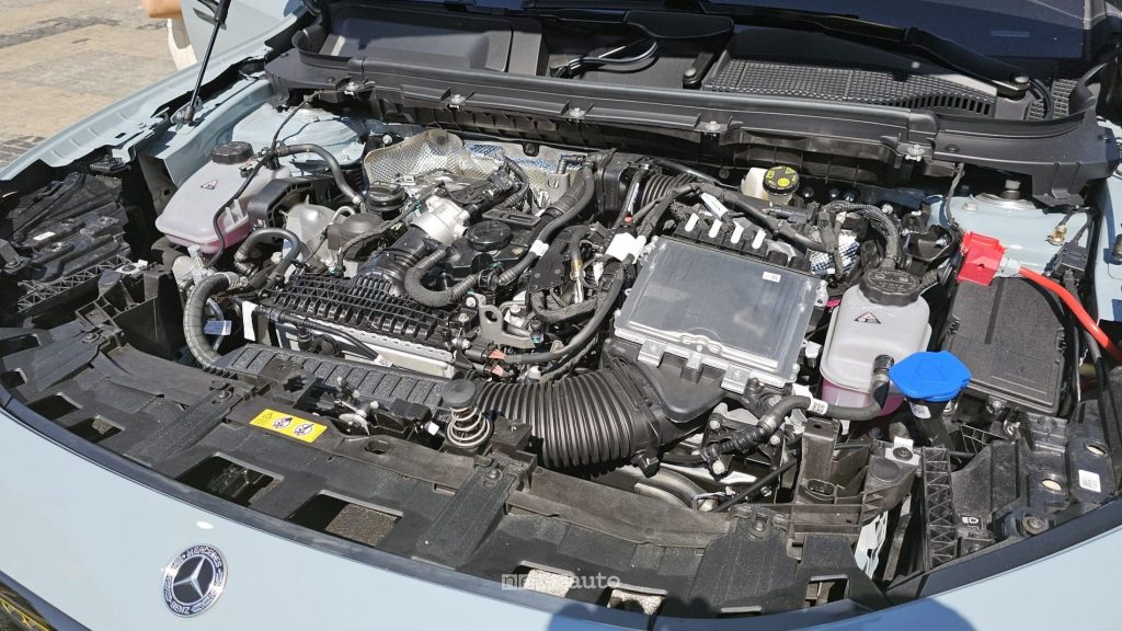 Mercedes-Benz GLA Hybrid vano motore
