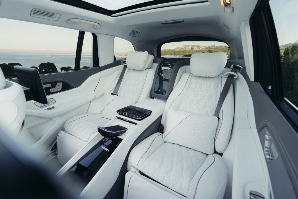 Mercedes-Maybach GLS 680 sedili posteriori