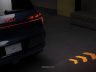 Audi Q9 frecce proiettate sull'asfalto