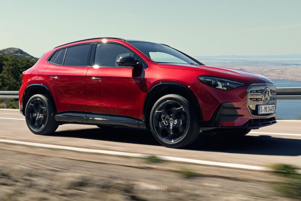 Mercedes-Benz GLA su strada