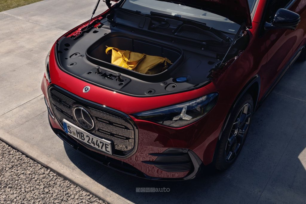 Mercedes-Benz GLA frunk anteriore