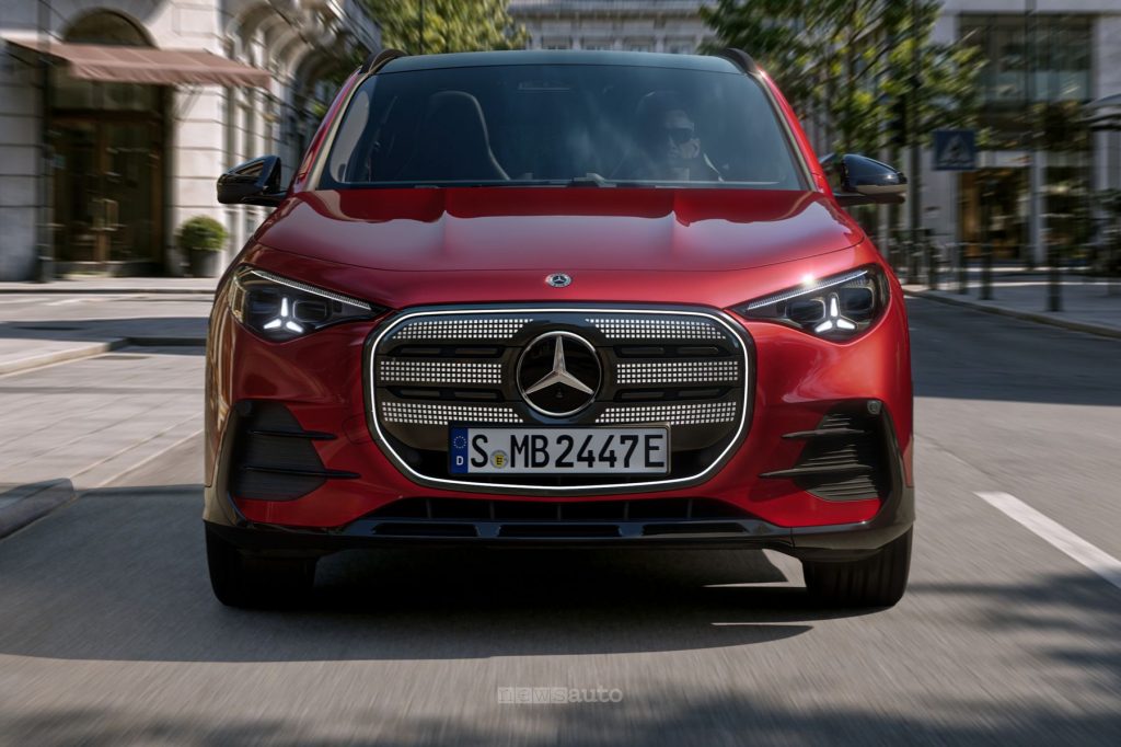 Mercedes-Benz GLA su strada