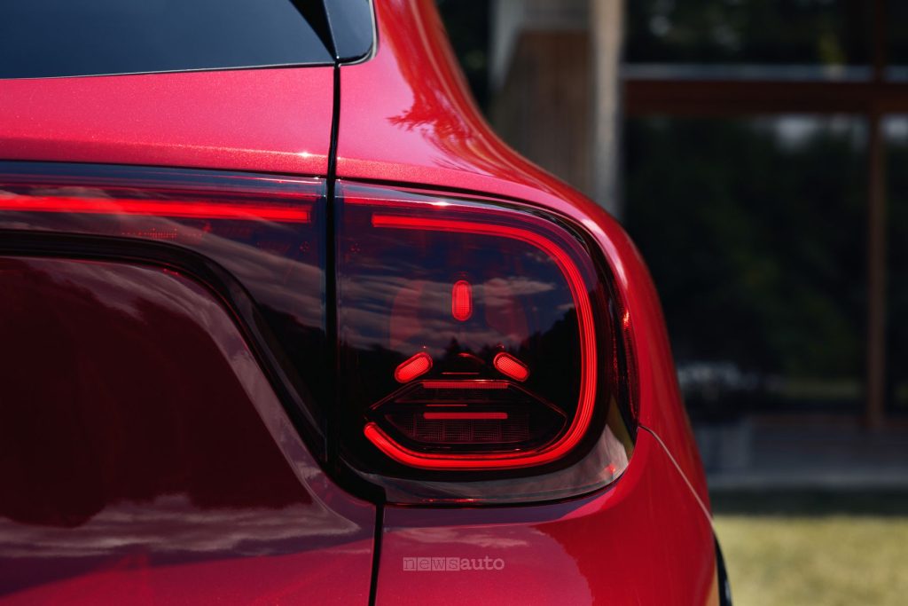 Mercedes-Benz GLA faro posteriore