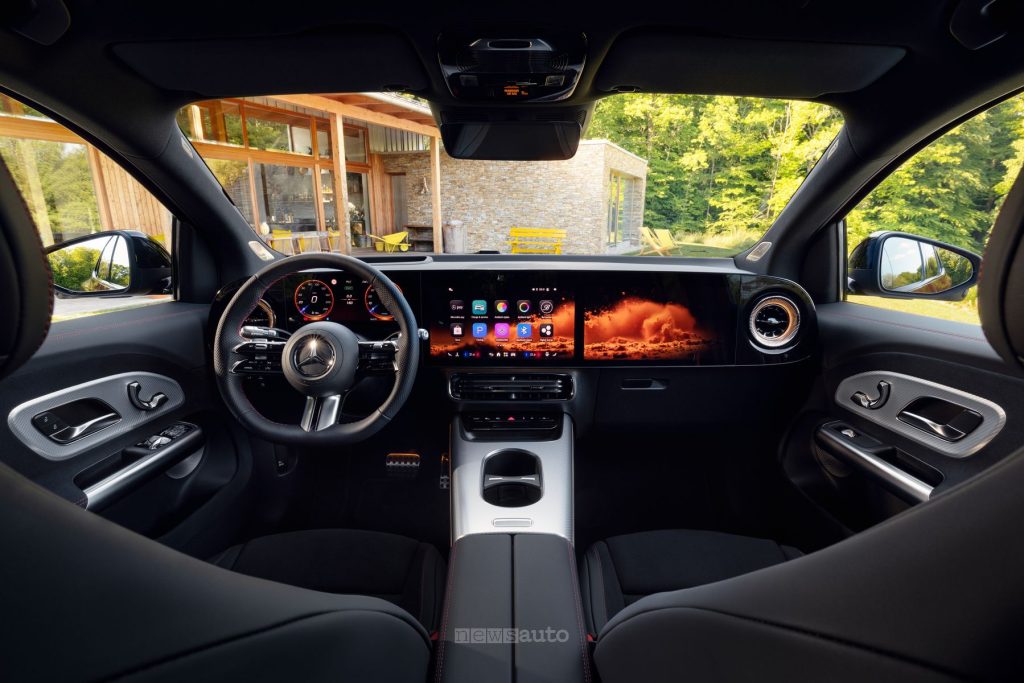 Mercedes-Benz GLA plancia abitacolo