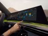 Navigazione che suggerisce stazioni di ricarica vicine a parchi o aree verdi