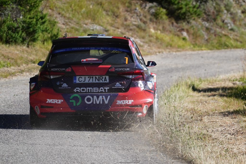 Takamoto Suninen e Antti Haapala, su Skoda Fabia RS un bel passaggio sulla speciale Vallecupola a 1.100 metri di quota.