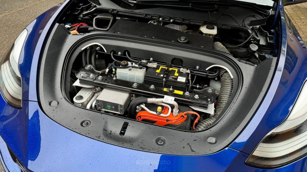 Tesla Model Y HyperHybrid motore termico nel frunk anteriore