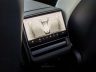Tesla Model Y Performance display con i comandi del clima nella fila posteriore