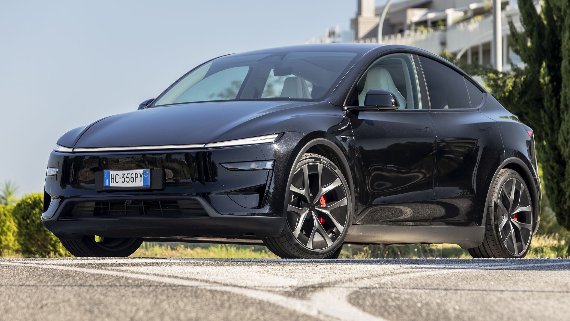 FOTO Tesla Model Y Performance, carrozzeria, abitacolo e interni, FOTOGALLERY