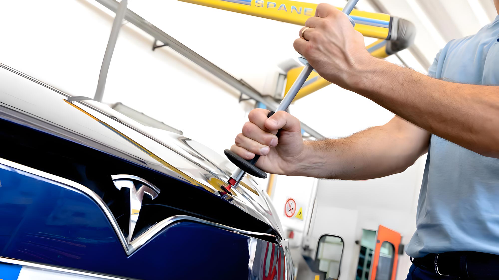 Danni grandine alla carrozzeria, quanto costa la riparazione coi tirabolli