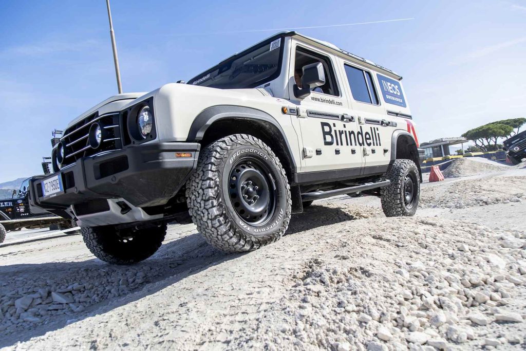 Ineos Grenadier in azione al 4x4 Fest di Carrara