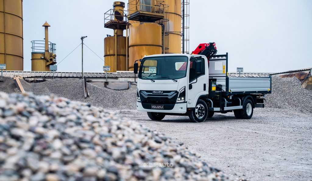 Isuzu M30 Generation 4