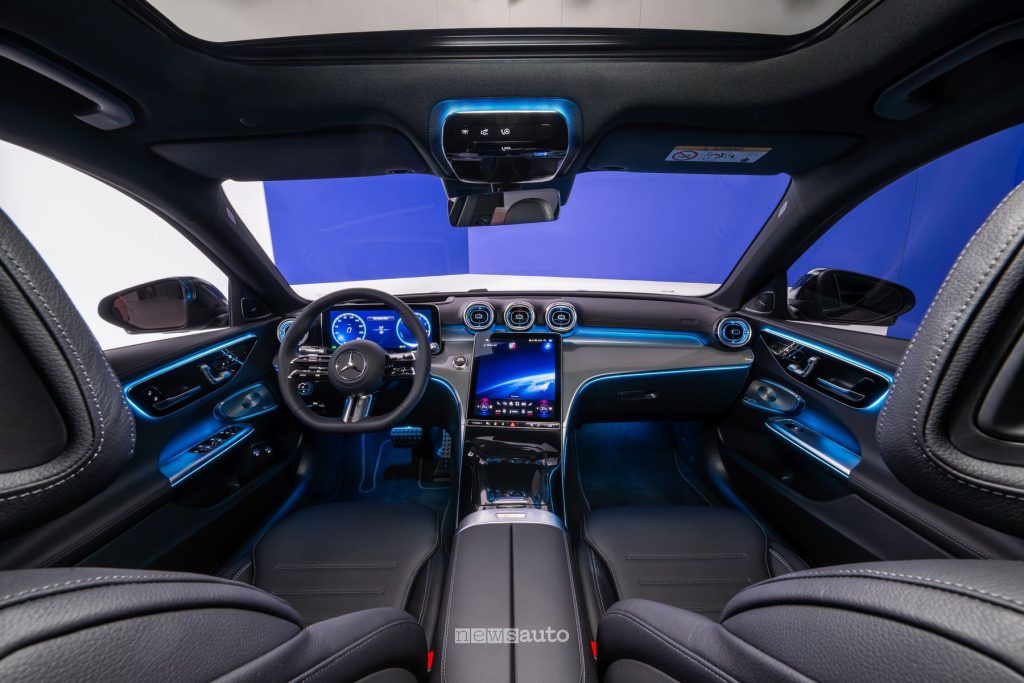 Nuova Mercedes-Benz Classe C Wagon plancia abitacolo
