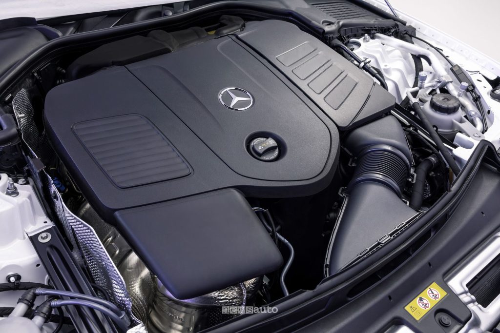 Nuova Mercedes-Benz Classe C vano motore