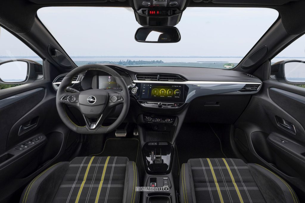 Opel Corsa GSE plancia abitacolo