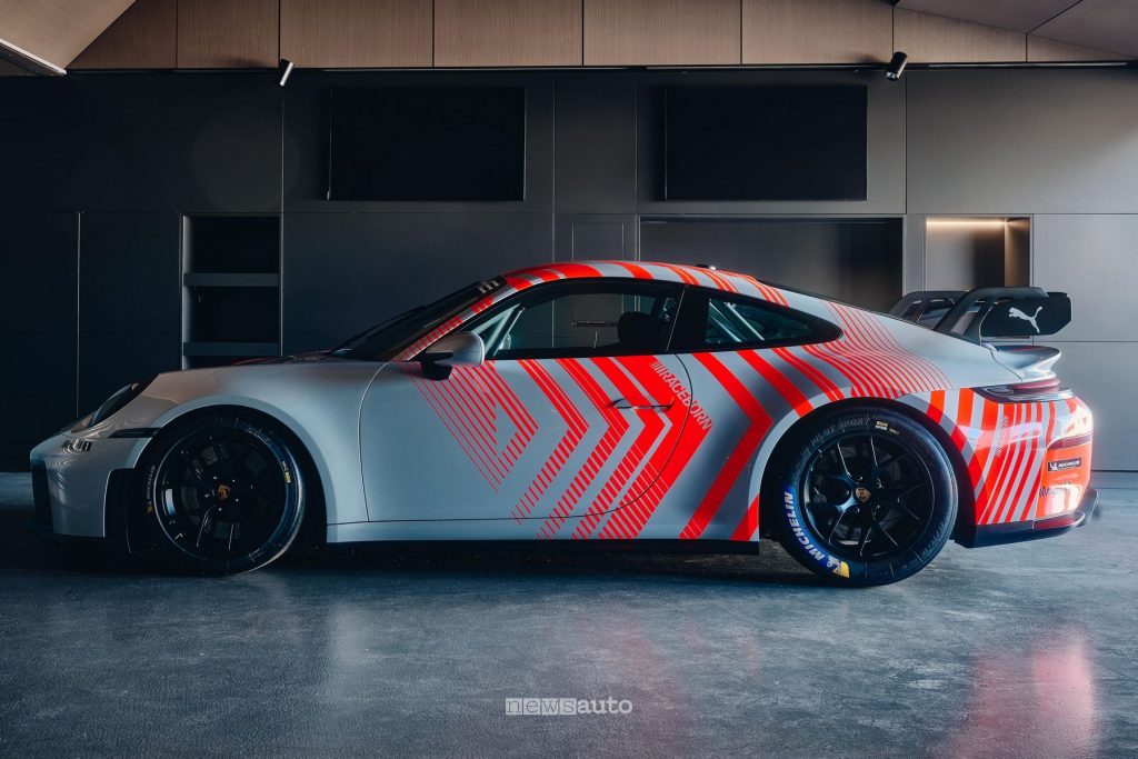 Porsche 911 Challenge laterale