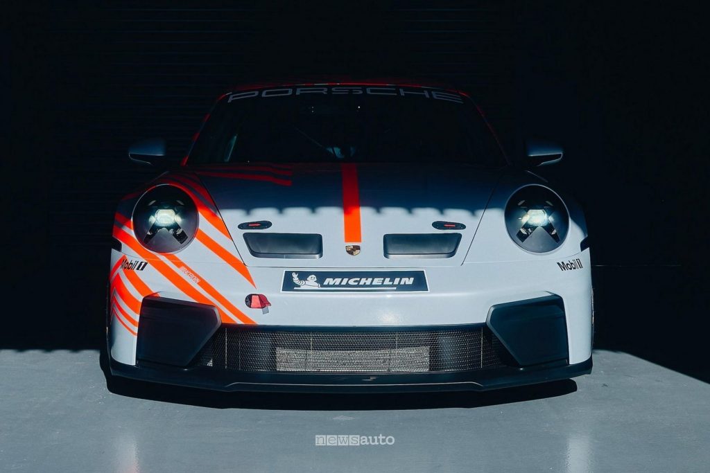 Porsche 911 Challenge frontale
