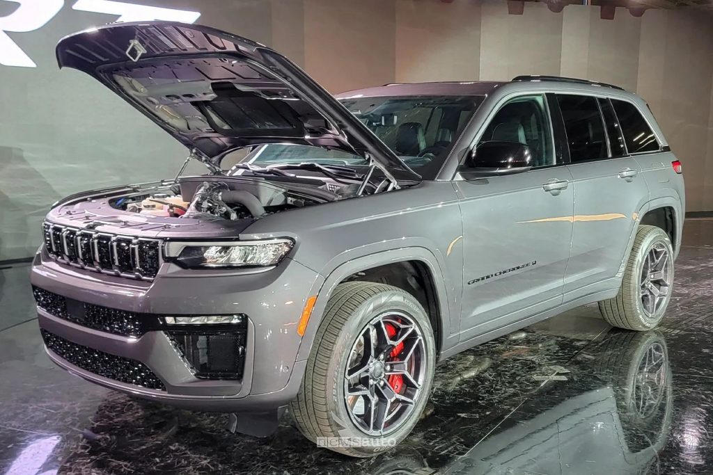 Prototipo della Jeep Grand Cherokee, con 90 CV in più grazie al turbo eBoost Air