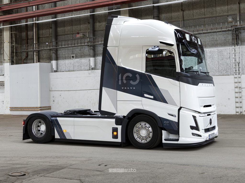Volvo FH 100 year edition vista laterale