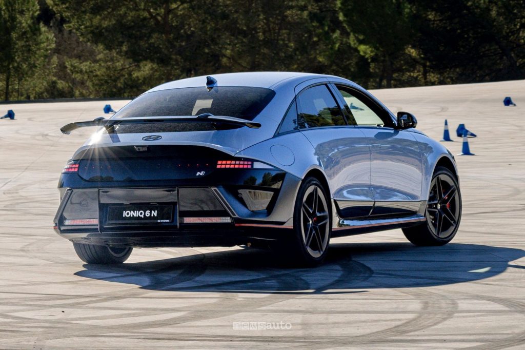 Hyundai Ioniq 6 N in azione in pista