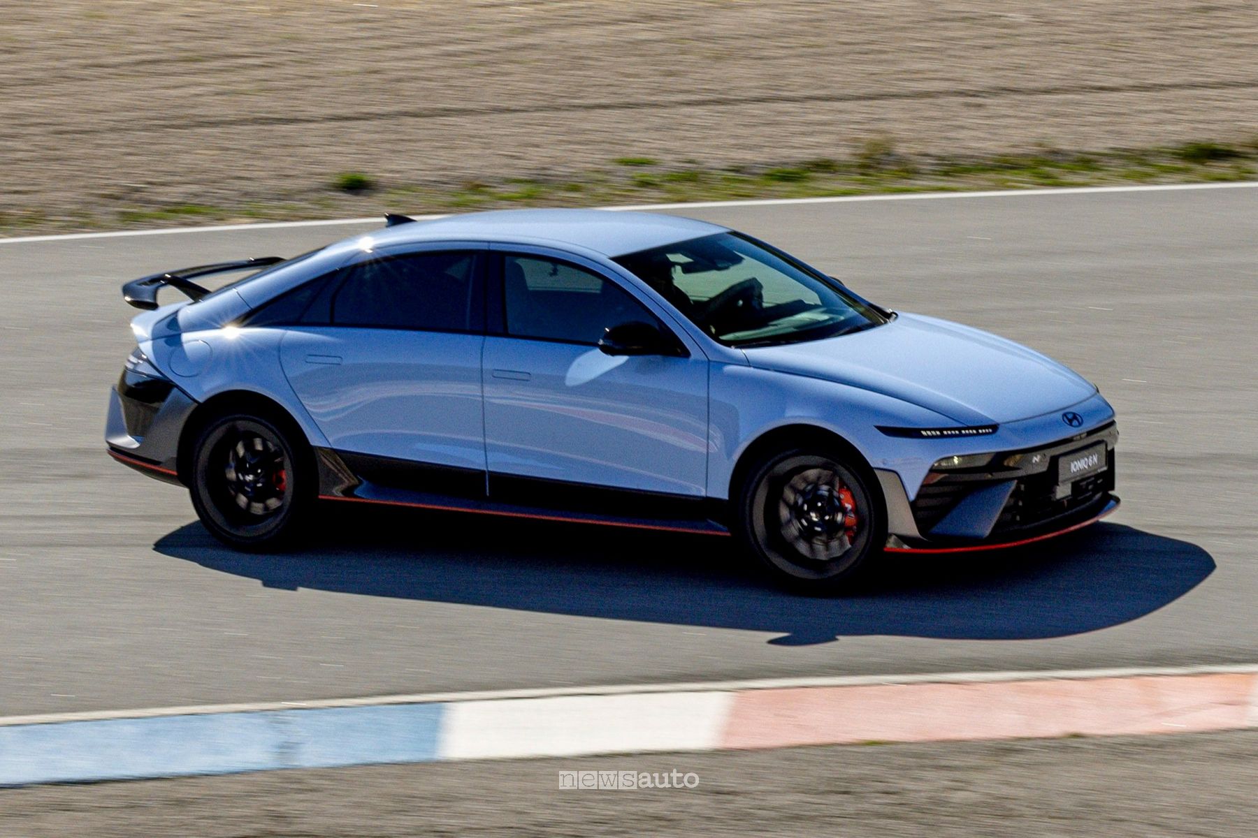 Hyundai Ioniq 6 N in derapata in pista