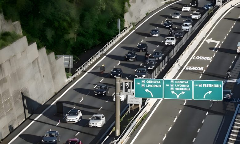 Autostrada a 3 corsie con traffico