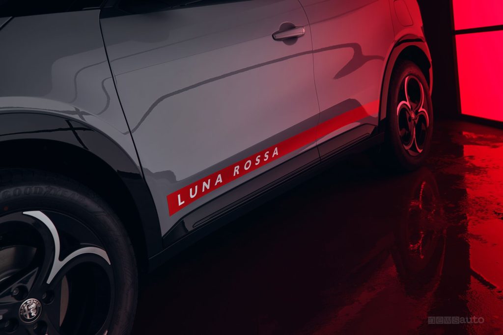 Alfa Romeo Junior Luna Rossa minigonna laterale