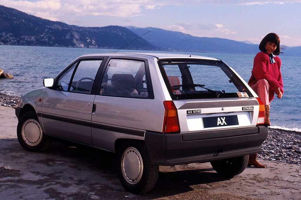 Citroën AX fu presentata al pubblico al Salone di Parigi del 1986
