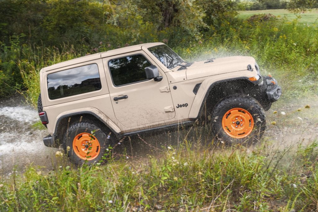 Jeep Wrangler JL-2A in azione dopo un guado